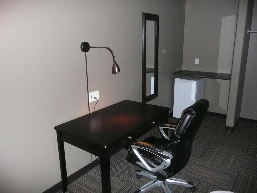 121 Steakhouse & Motel Assiniboia Room photo