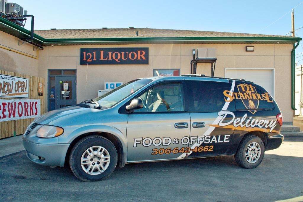 121 Steakhouse & Motel Assiniboia Exterior photo